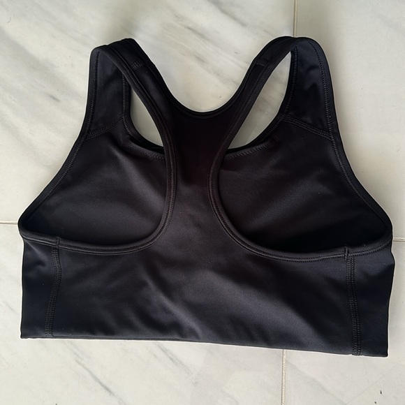 Nike sports bra never worn. With removable padded inserts. - Picture 2 of 5